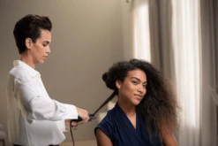 HOT TOOLS Dual Plate Straightener Limited Giftpack -L'Oreal Verkoop 202108 hottools 40 art dualplate lifestyle v3 168 min