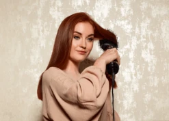 HOT TOOLS Volumiser Black Gold -L'Oreal Verkoop htdr1090bg product in use 300dpi min