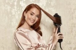 HOT TOOLS Volumiser Set Black Gold -L'Oreal Verkoop htdr1100bg product in use 300dpi rbg min